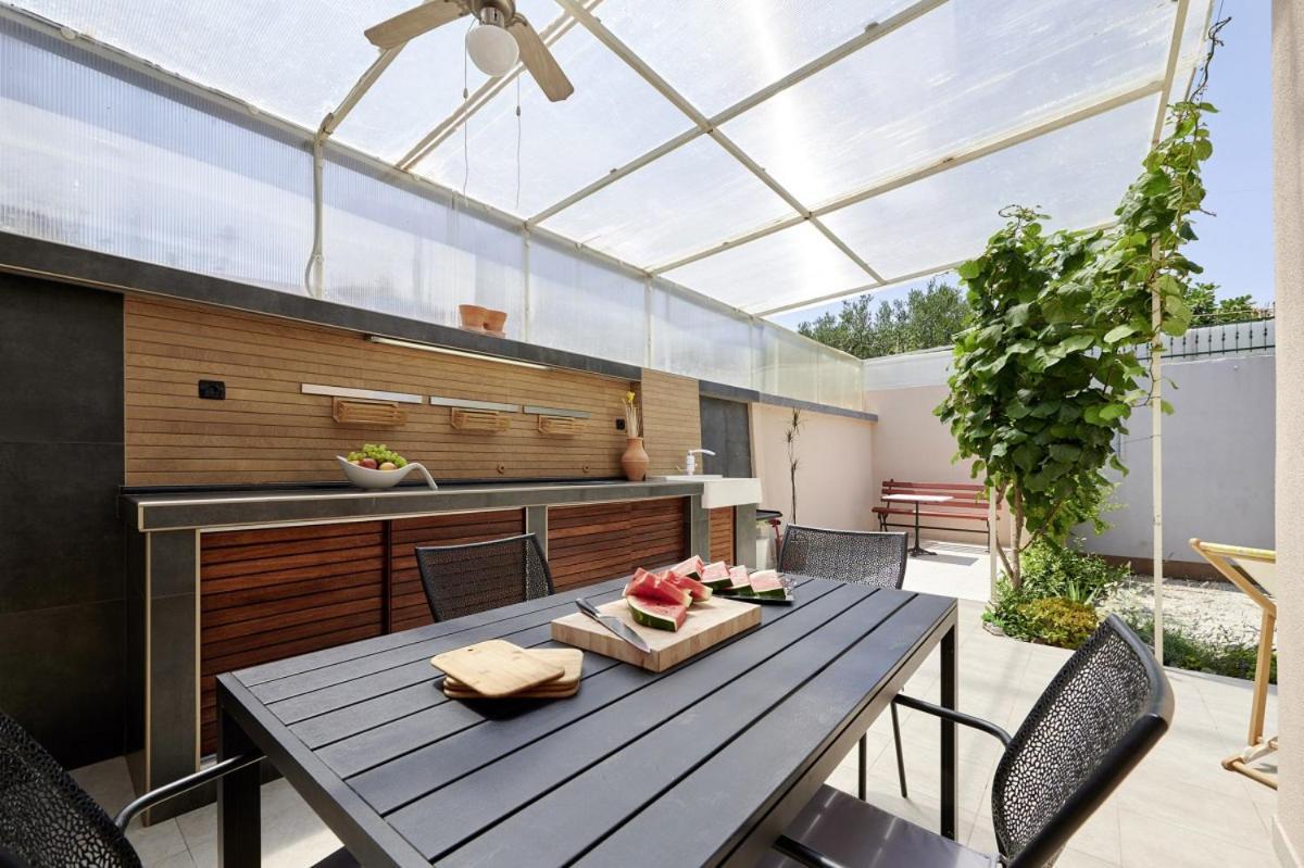 Smuketa In Trogir Haus Fuer 4 Personen Villa Buitenkant foto