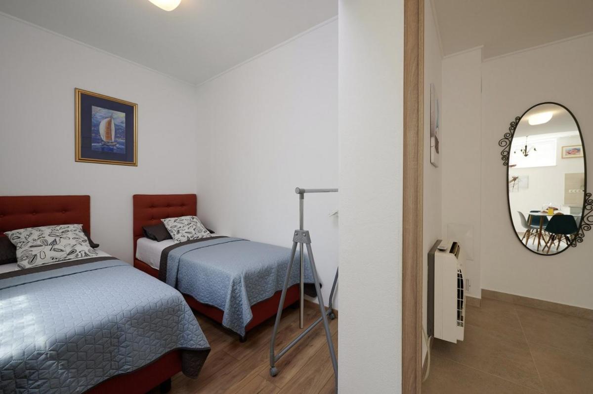 Smuketa In Trogir Haus Fuer 4 Personen Villa Buitenkant foto