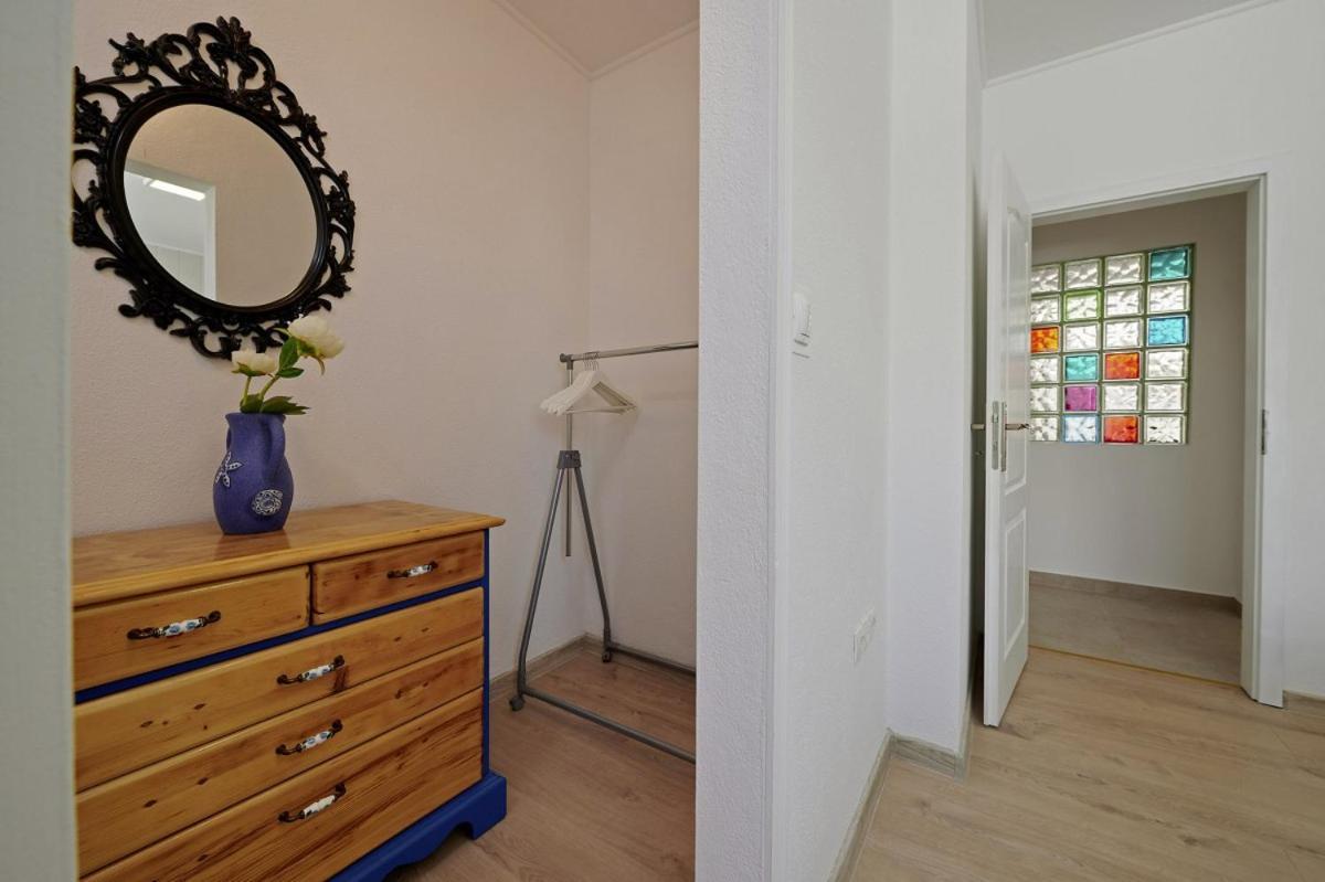 Smuketa In Trogir Haus Fuer 4 Personen Villa Buitenkant foto